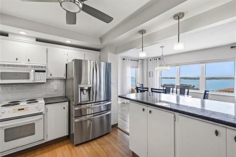 Condo in Clearwater, Florida, 2 bedrooms  № 2225815 - photo 13