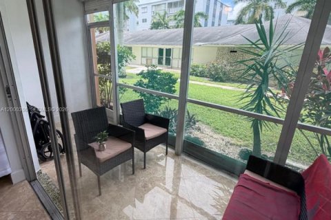 Condo in Hallandale Beach, Florida, 2 bedrooms  № 2068642 - photo 8