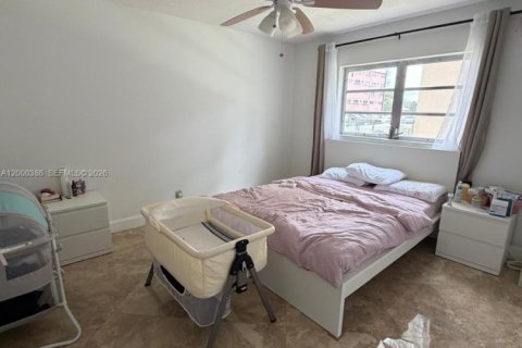 Condo in Hallandale Beach, Florida, 2 bedrooms  № 2068642 - photo 16