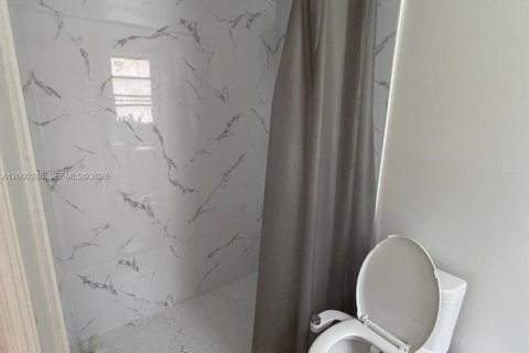 Condo in Hallandale Beach, Florida, 2 bedrooms  № 2068642 - photo 12