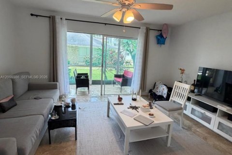 Condo in Hallandale Beach, Florida, 2 bedrooms  № 2068642 - photo 6