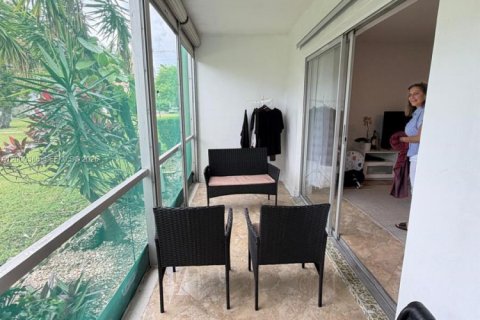 Condo in Hallandale Beach, Florida, 2 bedrooms  № 2068642 - photo 7