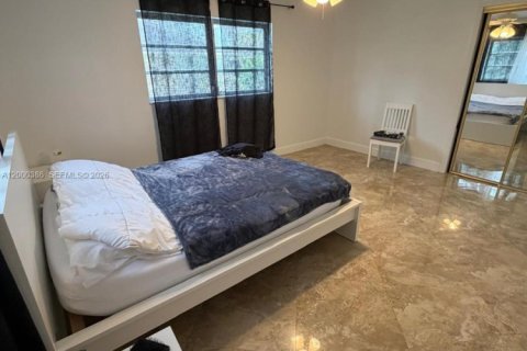 Condo in Hallandale Beach, Florida, 2 bedrooms  № 2068642 - photo 10