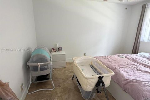 Condo in Hallandale Beach, Florida, 2 bedrooms  № 2068642 - photo 20