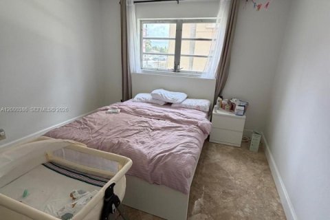 Condo in Hallandale Beach, Florida, 2 bedrooms  № 2068642 - photo 21