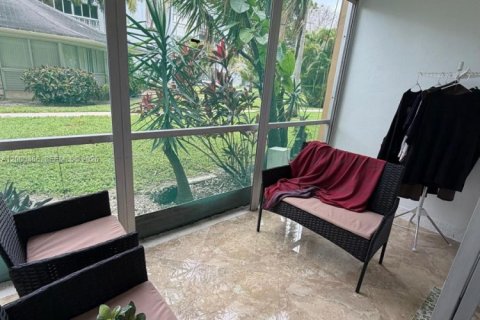 Condo in Hallandale Beach, Florida, 2 bedrooms  № 2068642