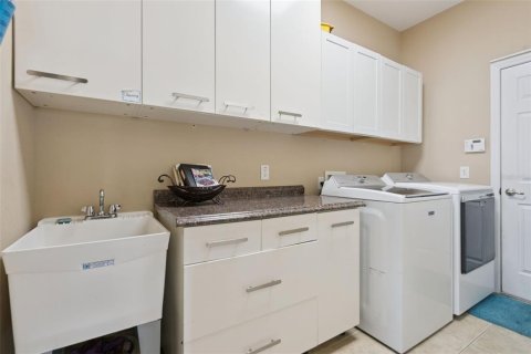 Casa en venta en Davenport, Florida, 6 dormitorios, 331.01 m2 № 2157563 - foto 23