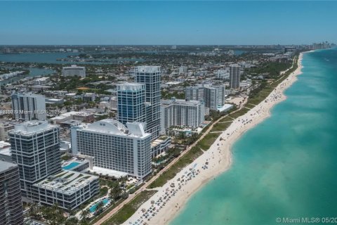 Condominio en Miami Beach, Florida, 1 dormitorio  № 2034525