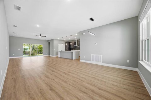 Casa en venta en Winter Haven, Florida, 4 dormitorios, 220.92 m2 № 2093467 - foto 7
