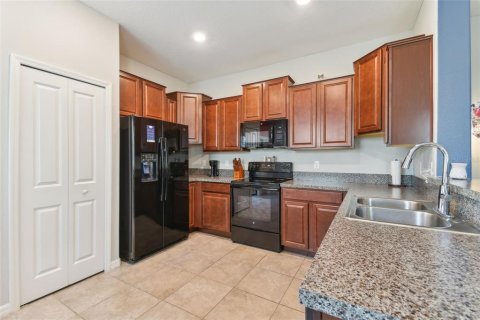 Townhouse in Tampa, Florida 2 bedrooms, 143.81 sq.m. № 1843789 - photo 12