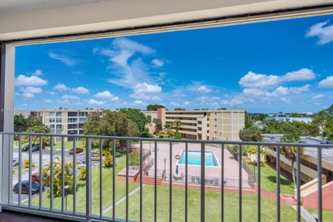 Condominio en venta en Miami, Florida, 2 dormitorios, 103.4 m2 № 1728024 - foto 15