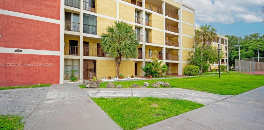 Condominio en Miami, Florida, 2 dormitorios  № 1728024