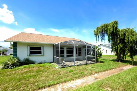 House in North Fort Myers, Florida 2 bedrooms, 121.14 sq.m. № 1833092 - photo 5