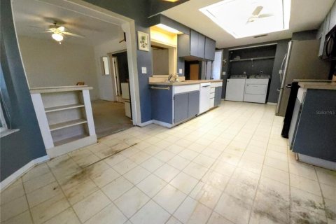 House in North Fort Myers, Florida 2 bedrooms, 121.14 sq.m. № 1833092 - photo 6