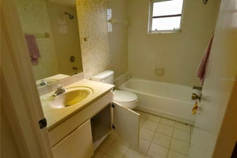 House in North Fort Myers, Florida 2 bedrooms, 121.14 sq.m. № 1833092 - photo 18
