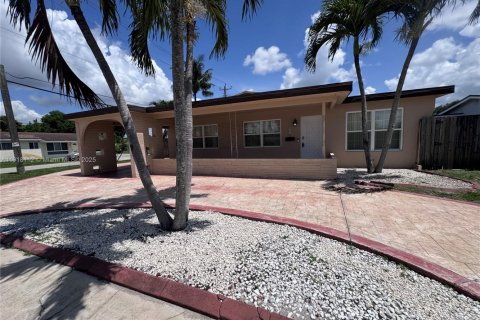 Купить виллу или дом в Холливуд, Флорида 3 спальни, 118.73м2, № 1972977 - фото 1
