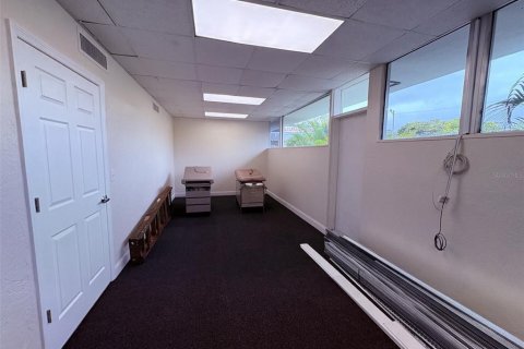 Immobilier commercial à louer à Clearwater, Floride: 315.87 m2 № 2195155 - photo 10