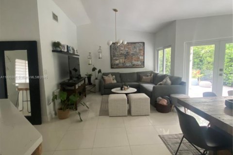 Villa ou maison à vendre à Doral, Floride: 2 chambres, 98.85 m2 № 1779733 - photo 12