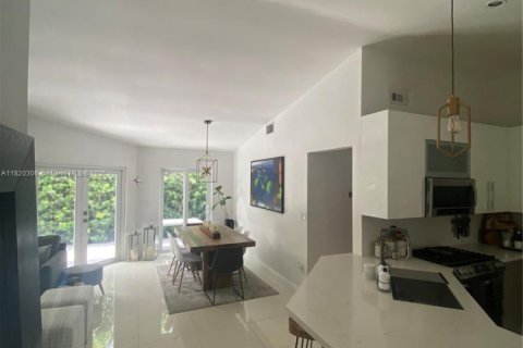 Villa ou maison à vendre à Doral, Floride: 2 chambres, 98.85 m2 № 1779733 - photo 5