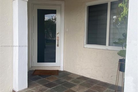 Villa ou maison à vendre à Doral, Floride: 2 chambres, 98.85 m2 № 1779733 - photo 4