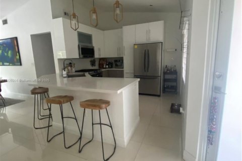 Villa ou maison à vendre à Doral, Floride: 2 chambres, 98.85 m2 № 1779733 - photo 8