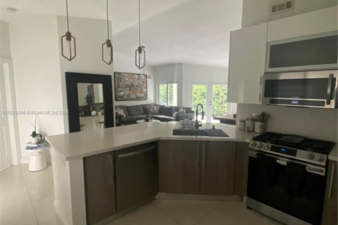 Villa ou maison à vendre à Doral, Floride: 2 chambres, 98.85 m2 № 1779733 - photo 10