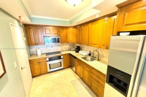 Condo in Hollywood, Florida, 2 bedrooms  № 2088964 - photo 3