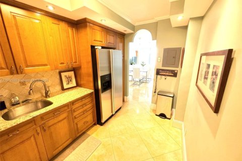 Condo in Hollywood, Florida, 2 bedrooms  № 2088964 - photo 8