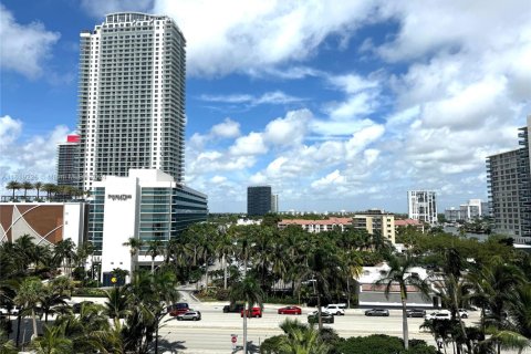 Condo in Hollywood, Florida, 2 bedrooms  № 2088964 - photo 5