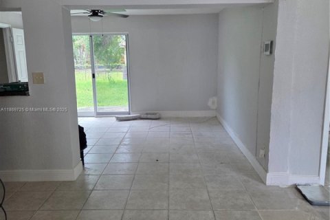 Villa ou maison à vendre à Fort Lauderdale, Floride: 4 chambres, 174.47 m2 № 1896843 - photo 4