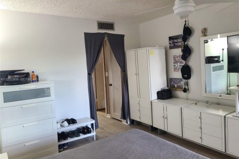 Снять в аренду кондоминиум в Помпано-Бич, Флорида 2 спальни, 102.19м2, № 1990613 - фото 1