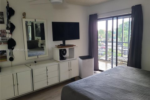 Снять в аренду кондоминиум в Помпано-Бич, Флорида 2 спальни, 102.19м2, № 1990613 - фото 3
