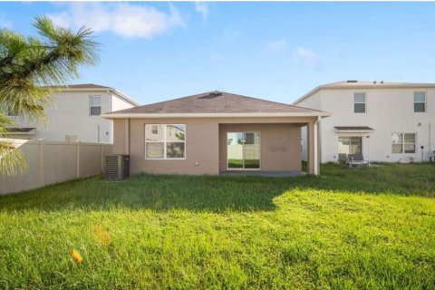 House in Zephyrhills, Florida 3 bedrooms, 147.16 sq.m. № 1905763 - photo 2