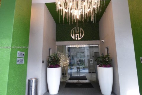 Снять в аренду кондоминиум в Майами, Флорида 2 спальни, 86.4м2, № 2052057 - фото 3