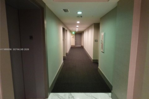 Снять в аренду кондоминиум в Майами, Флорида 2 спальни, 86.4м2, № 2052057 - фото 5