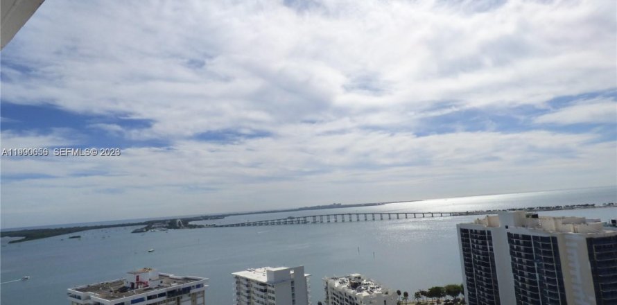 Кондоминиум с 2 спальнями в Майами, Флорида № 2052057