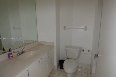 Снять в аренду кондоминиум в Майами, Флорида 2 спальни, 86.4м2, № 2052057 - фото 9