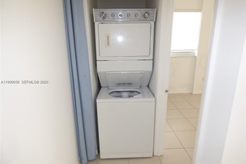 Снять в аренду кондоминиум в Майами, Флорида 2 спальни, 86.4м2, № 2052057 - фото 11