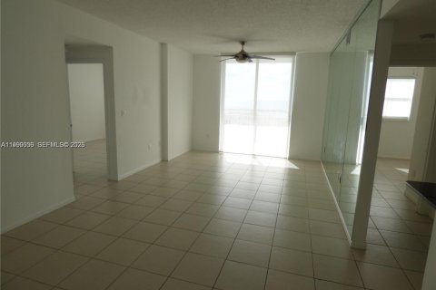 Снять в аренду кондоминиум в Майами, Флорида 2 спальни, 86.4м2, № 2052057 - фото 7