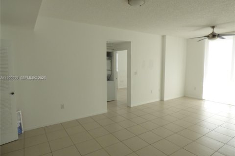 Снять в аренду кондоминиум в Майами, Флорида 2 спальни, 86.4м2, № 2052057 - фото 8