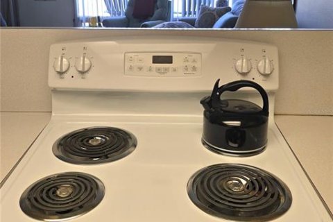 Condo in Holiday, Florida, 2 bedrooms  № 1760174 - photo 15
