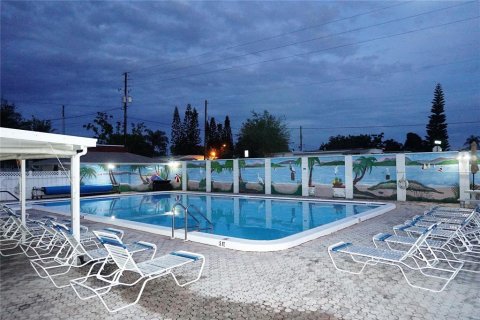 Condo in Holiday, Florida, 2 bedrooms  № 1760174 - photo 4