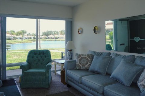 Condo in Holiday, Florida, 2 bedrooms  № 1760174 - photo 9