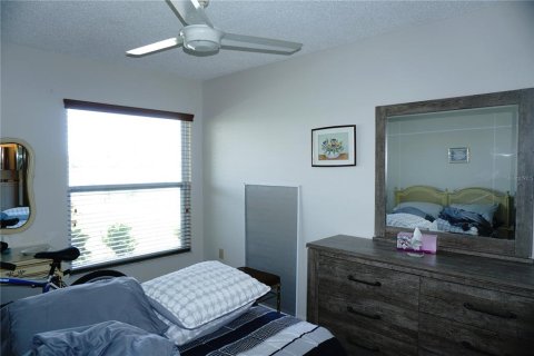 Condo in Holiday, Florida, 2 bedrooms  № 1760174 - photo 20