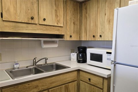 Condo in Holiday, Florida, 2 bedrooms  № 1760174 - photo 12