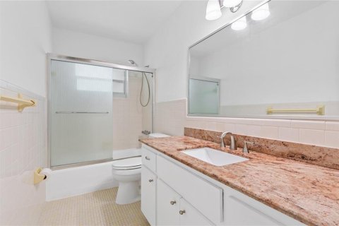 House in Lauderdale-by-the-Sea, Florida 2 bedrooms, 111.48 sq.m. № 2254392 - photo 14