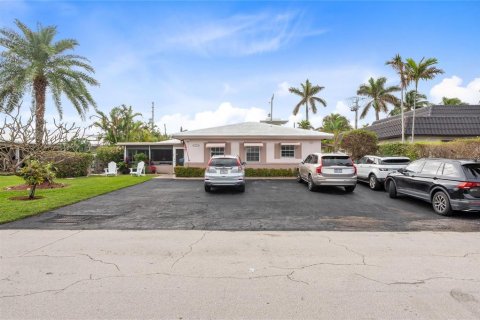 House in Lauderdale-by-the-Sea, Florida 2 bedrooms, 111.48 sq.m. № 2254392