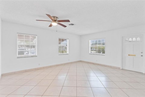 House in Lauderdale-by-the-Sea, Florida 2 bedrooms, 111.48 sq.m. № 2254392 - photo 8