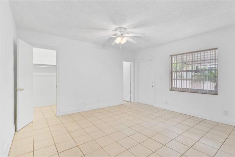 House in Lauderdale-by-the-Sea, Florida 2 bedrooms, 111.48 sq.m. № 2254392 - photo 13