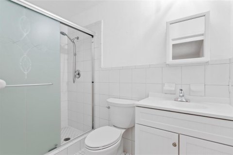 House in Lauderdale-by-the-Sea, Florida 2 bedrooms, 111.48 sq.m. № 2254392 - photo 11